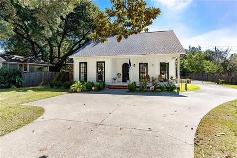 $446,000 | 320 Dentation Drive, Baton Rouge, LA 70808