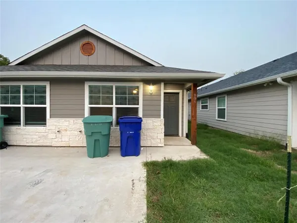 $1,595 | 804 North Broughton Street, Unit 804, Sherman, TX 75090