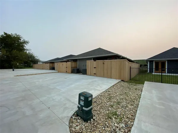 $1,595 | 804 North Broughton Street, Unit 804, Sherman, TX 75090