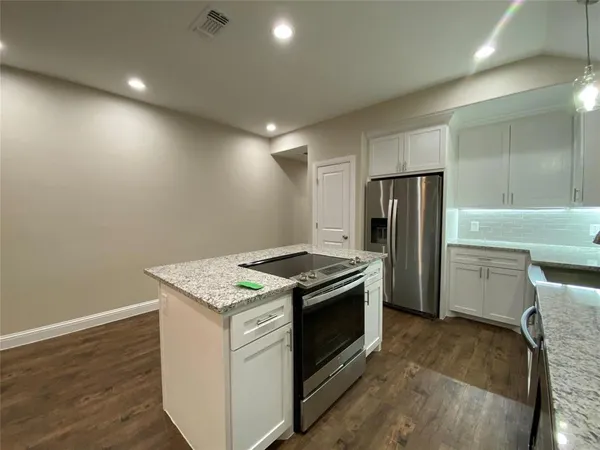 $1,595 | 804 North Broughton Street, Unit 804, Sherman, TX 75090