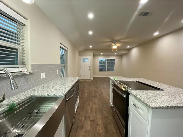 $1,595 | 804 North Broughton Street, Unit 804, Sherman, TX 75090