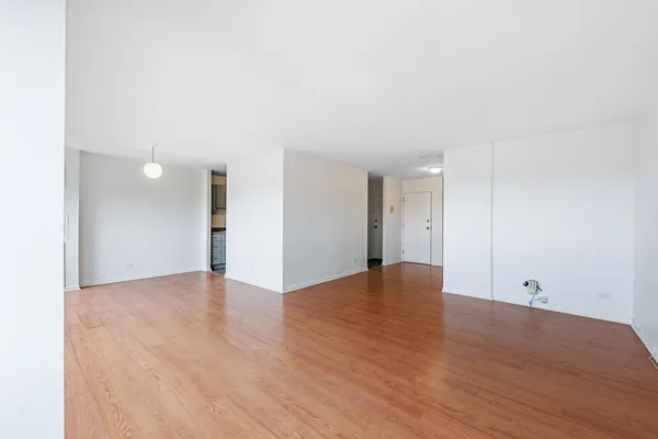 $58,000 | 4850 South Lake Park Avenue, Unit 2111, Chicago, IL 60615