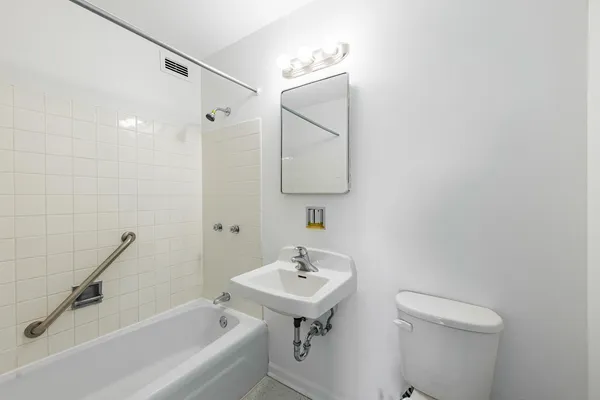 $58,000 | 4850 South Lake Park Avenue, Unit 2111, Chicago, IL 60615