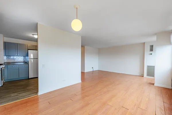 $58,000 | 4850 South Lake Park Avenue, Unit 2111, Chicago, IL 60615