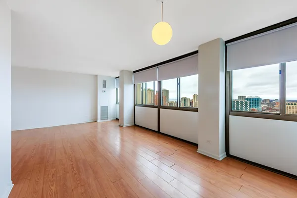$58,000 | 4850 South Lake Park Avenue, Unit 2111, Chicago, IL 60615