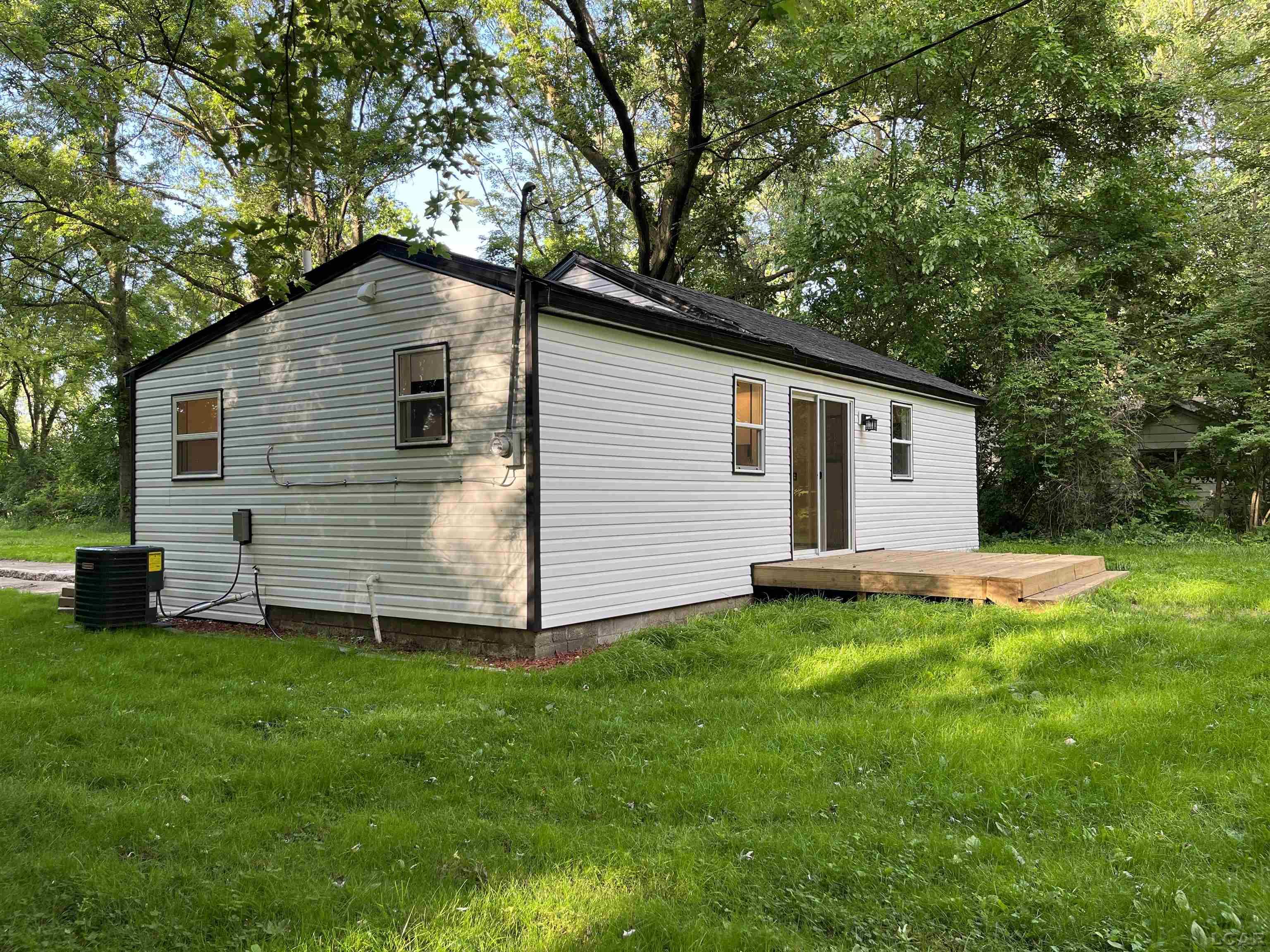 37217 Ecorse Road Romulus, MI 48174 - Photo 4 of 30 50145523-9e2792da-58d1-4697-a17e-cf65db07a8b6.JPG