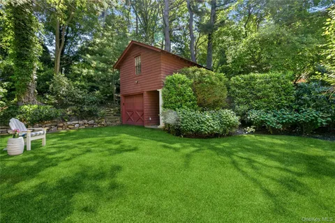 $1,899,000 | 42 Hillcrest Avenue, Roslyn, NY 11576