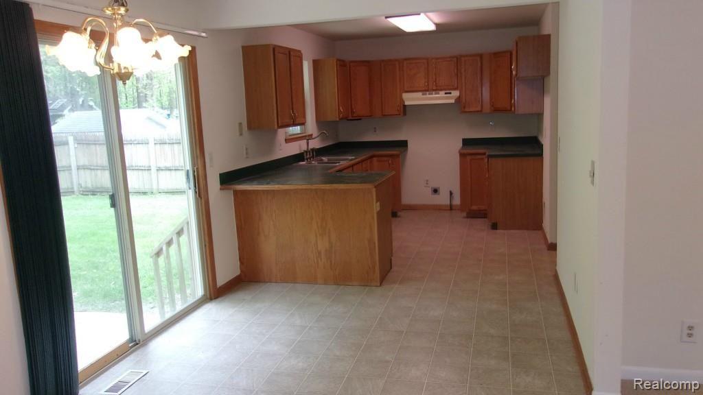 9125 Maple Road Algonac, MI 48001 - Photo 11 of 30 101_3313.jpg