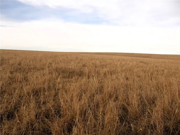 $560,000 | 100 G Road, Cedar Point, KS 66843