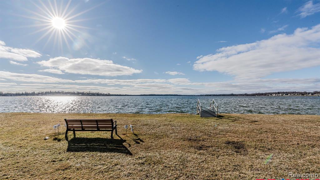 1629 Cass Lake Road, Unit C Keego Harbor, MI 48320 - Photo 12 of 40