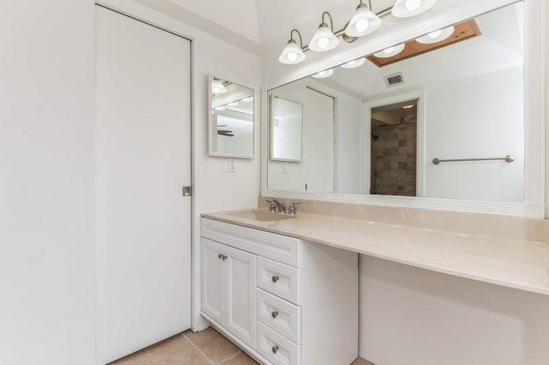 9 Royal Palm Way, Unit 206 Boca Raton, FL 33432 - Photo 11 of 18 Primary Bathroom