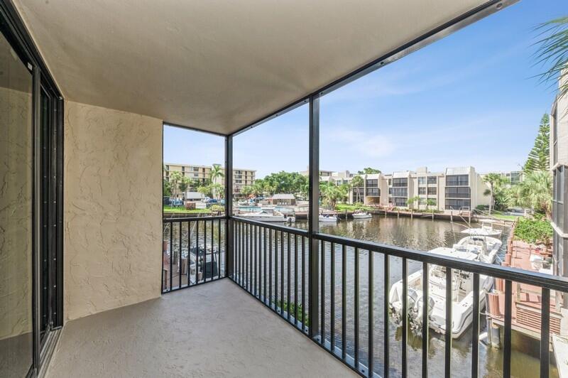 9 Royal Palm Way, Unit 206 Boca Raton, FL 33432 - Photo 16 of 18 Balcony Water View