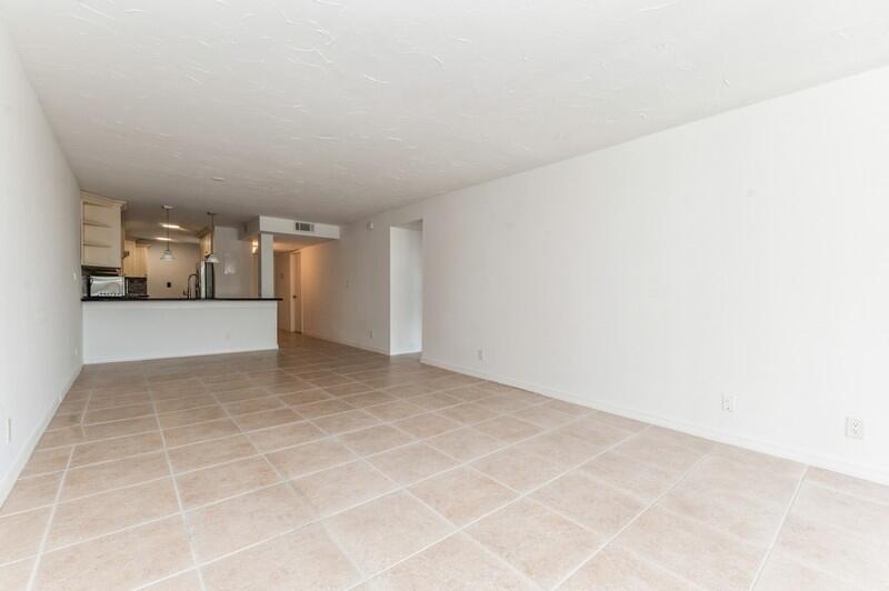 9 Royal Palm Way, Unit 206 Boca Raton, FL 33432 - Photo 5 of 18 Greatroom