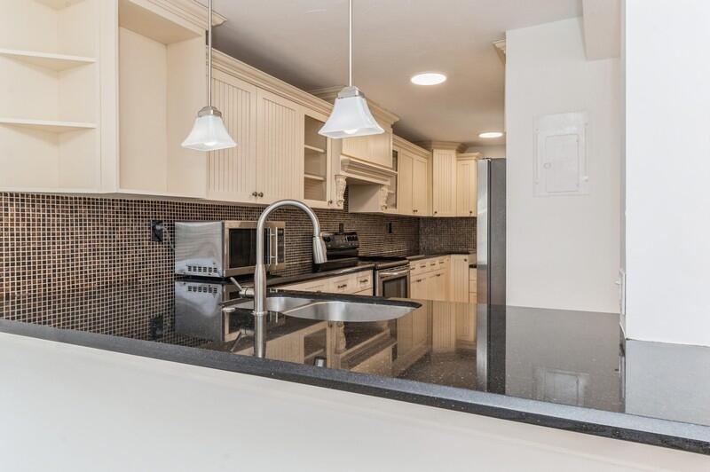 9 Royal Palm Way, Unit 206 Boca Raton, FL 33432 - Photo 6 of 18 Kitchen