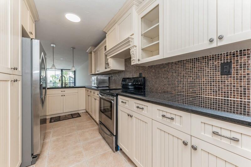 9 Royal Palm Way, Unit 206 Boca Raton, FL 33432 - Photo 7 of 18 Kitchen