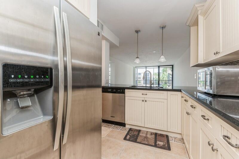 9 Royal Palm Way, Unit 206 Boca Raton, FL 33432 - Photo 8 of 18 Kitchen