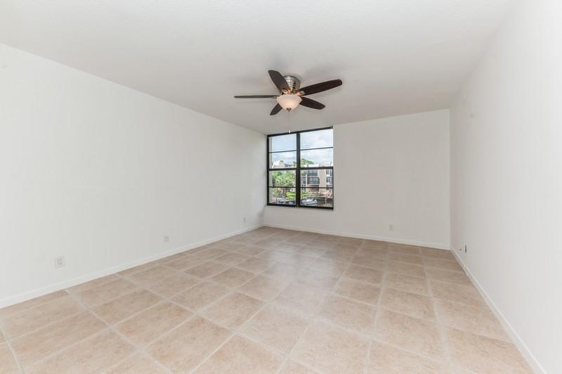 9 Royal Palm Way, Unit 206 Boca Raton, FL 33432 - Photo 10 of 18 Primary Bedroom