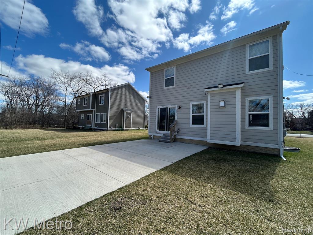 2323 East Maple Road Troy, MI 48083 - Photo 4 of 17