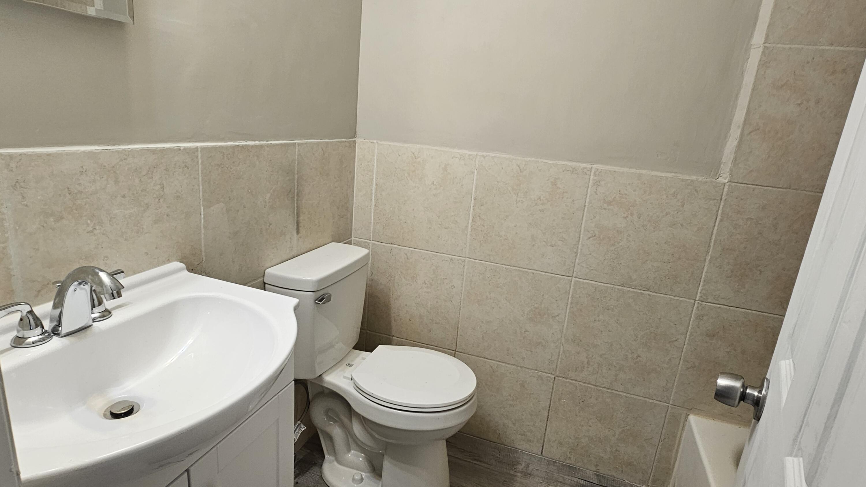 1501 West 17th Street Riviera Beach, FL 33404 - Photo 13 of 17 Bath 2