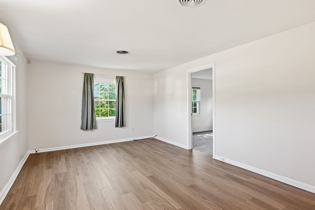 291 Old Farm Road Springfield, MA 01119 - Photo 7 of 34