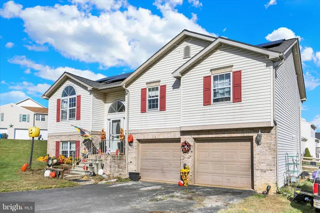$350,000 | 201 Overview Circle West, Red Lion, PA 17356