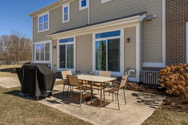 $450,000 | 2368 North Brett Lane, Palatine, IL 60074