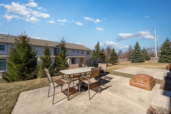 $450,000 | 2368 North Brett Lane, Palatine, IL 60074