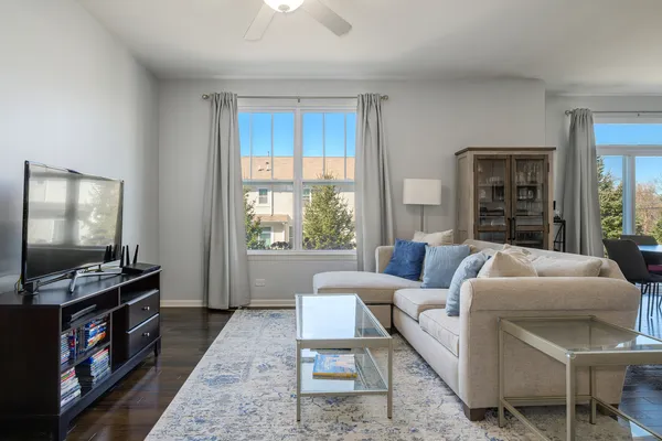 $450,000 | 2368 North Brett Lane, Palatine, IL 60074