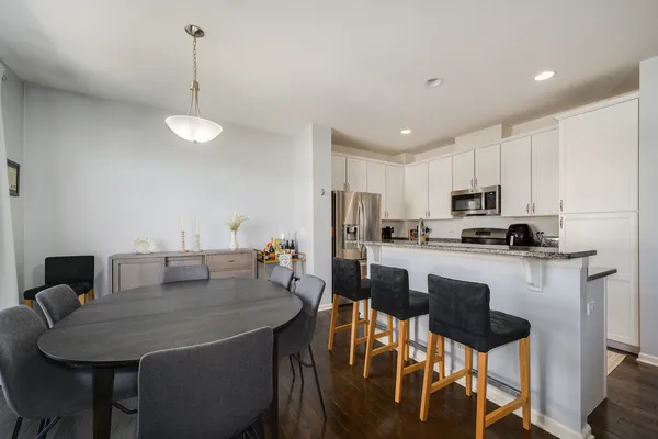$450,000 | 2368 North Brett Lane, Palatine, IL 60074