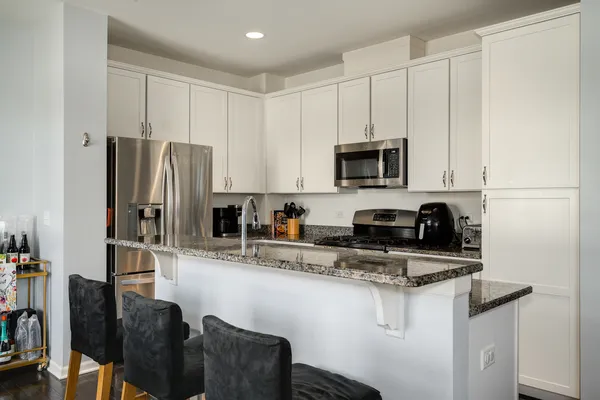$450,000 | 2368 North Brett Lane, Palatine, IL 60074