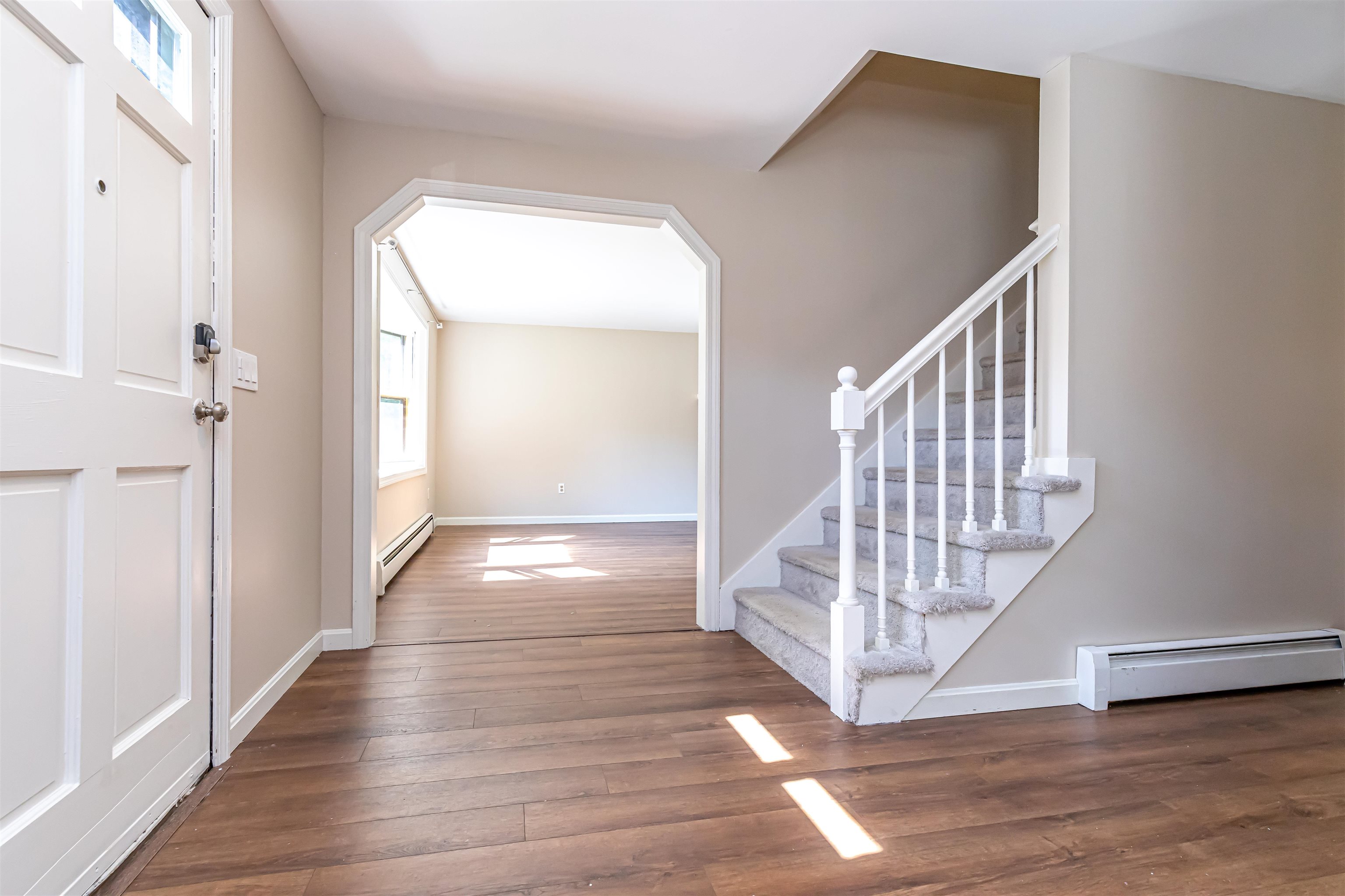 5 Debbie Terrace Derry, NH 03038 - Photo 3 of 52