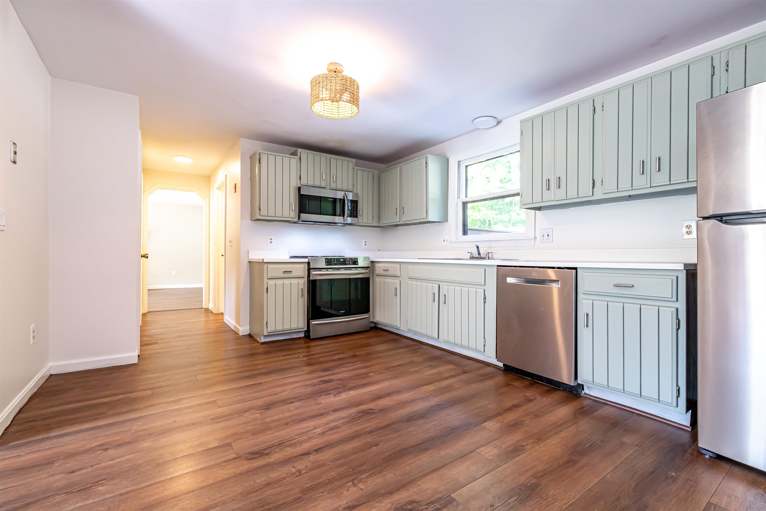 5 Debbie Terrace Derry, NH 03038 - Photo 8 of 52