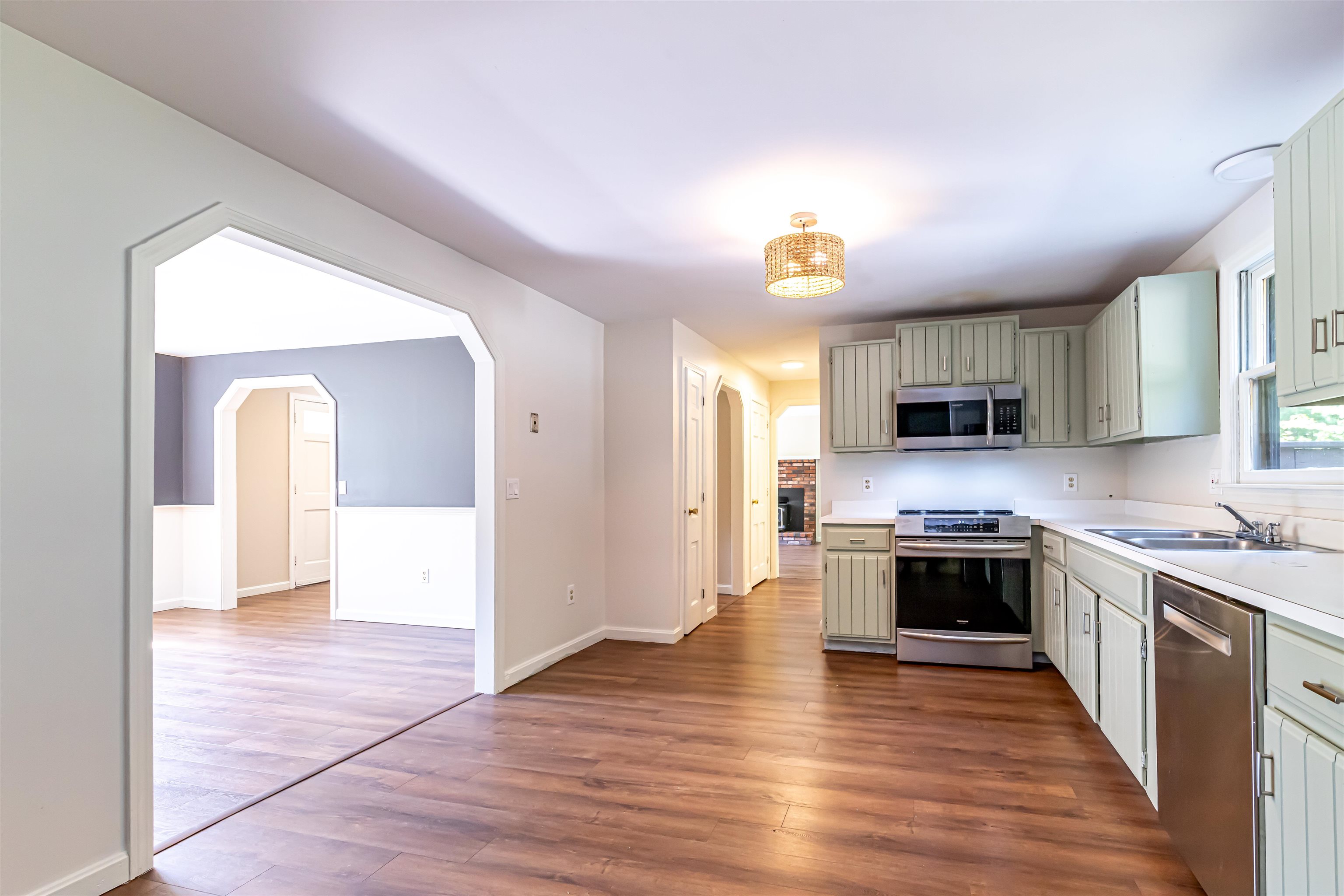 5 Debbie Terrace Derry, NH 03038 - Photo 9 of 52