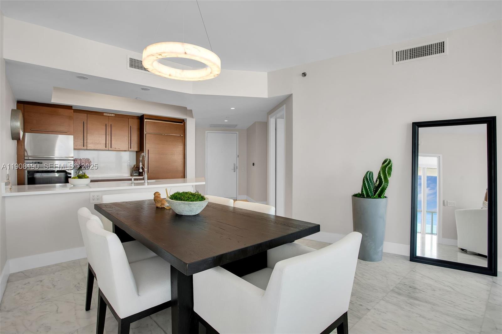 450 Alton Road, Unit 2110 Miami Beach, FL 33139 - Photo 4 of 33 Photo 4