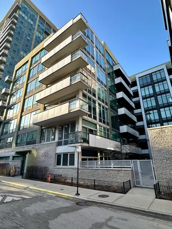 $3,050 | 660 West Wayman Street, Unit 507, Chicago, IL 60661