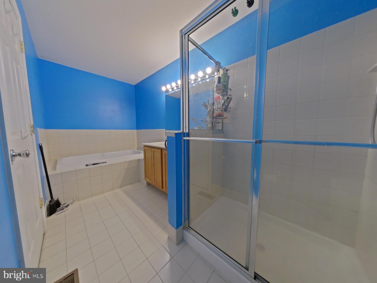 2152 Webster Street Philadelphia, PA 19146 - Photo 31 of 39 Bathroom - 3rd Floor