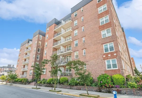 $699,999 | 210 East Broadway, Unit 6L, Long Beach, NY 11561