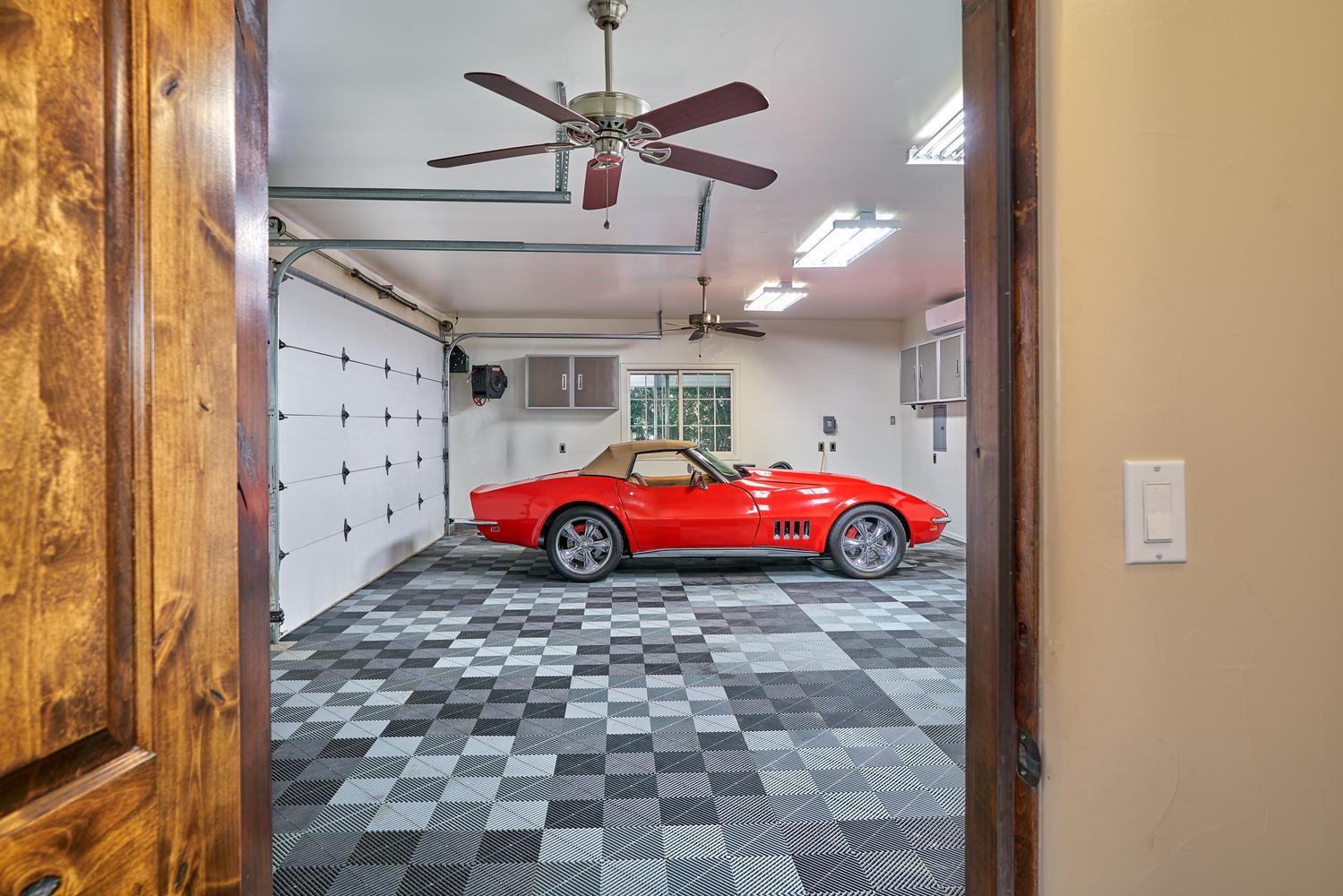 695 West Racquet Club Road Palm Springs, CA 92262 - Photo 19 of 50 a view of a car garage