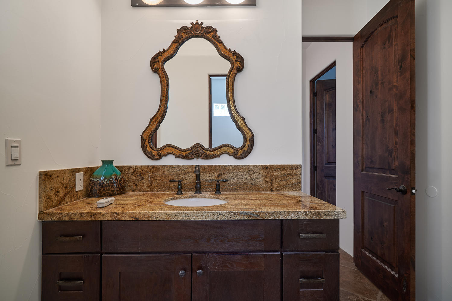 695 West Racquet Club Road Palm Springs, CA 92262 - Photo 25 of 50 a room with wooden floor