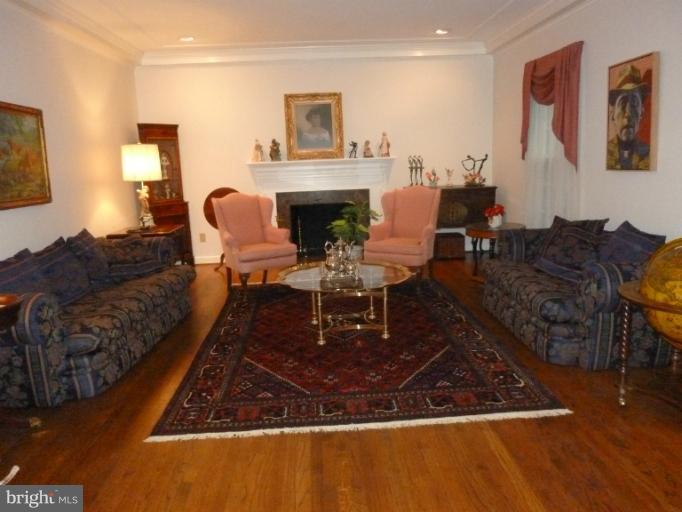 12917 Esworthy Road North Potomac, MD 20878 - Photo 1 of 15 Living Room