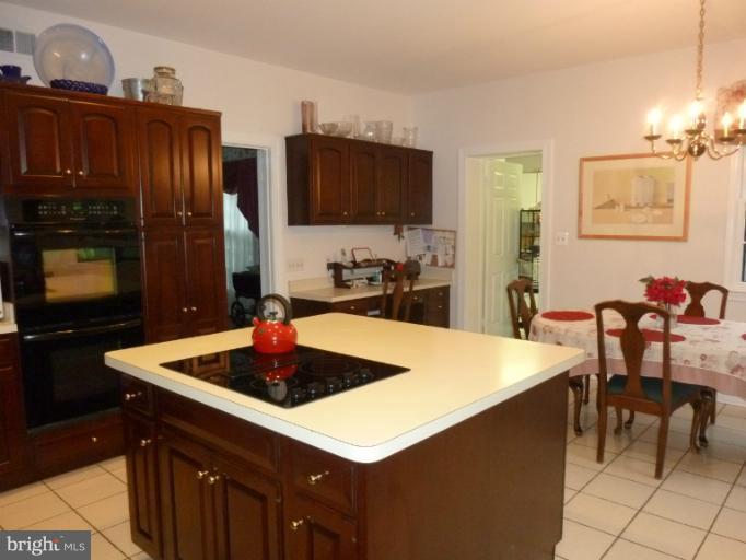 12917 Esworthy Road North Potomac, MD 20878 - Photo 6 of 15 Kitchen