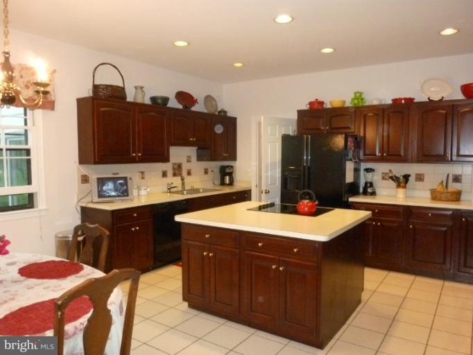 12917 Esworthy Road North Potomac, MD 20878 - Photo 7 of 15 Kitchen