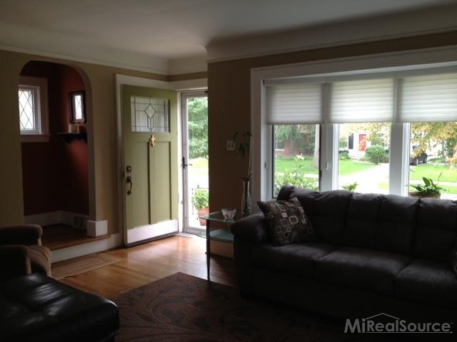 1512 Roslyn Road Grosse Pointe Woods, MI 48236 - Photo 10 of 30