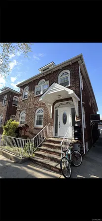 $1,299,000 | 1065 Stell Place | Bronxwood