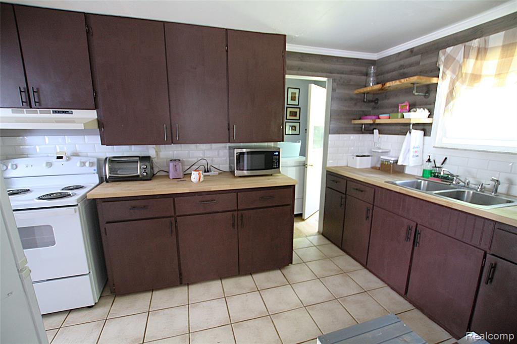 5349 East Carpenter Road Flint, MI 48506 - Photo 6 of 23 Gallery Image 6