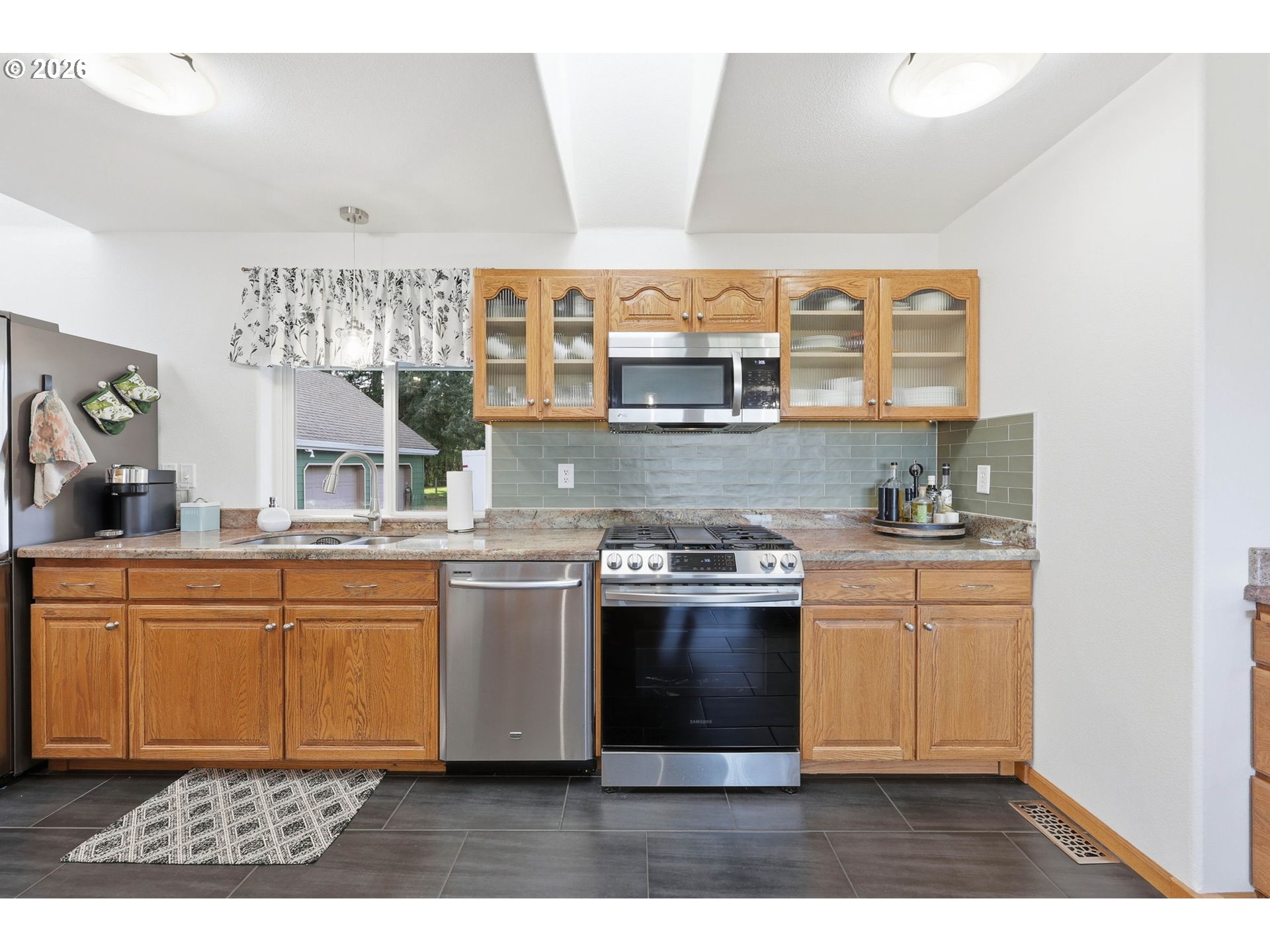 27345 Southwest 145th Avenue Sherwood, OR 97140 - Photo 8 of 36 Kitchen