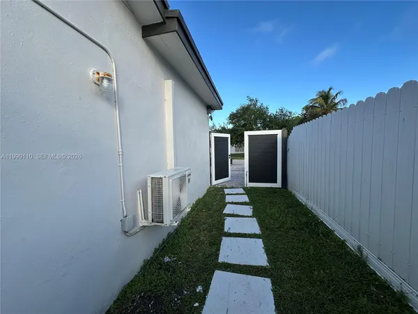 $1,200 | 9292 Jamaica Drive, Unit B, Cutler Bay, FL 33189