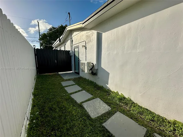 $1,200 | 9292 Jamaica Drive, Unit B, Cutler Bay, FL 33189