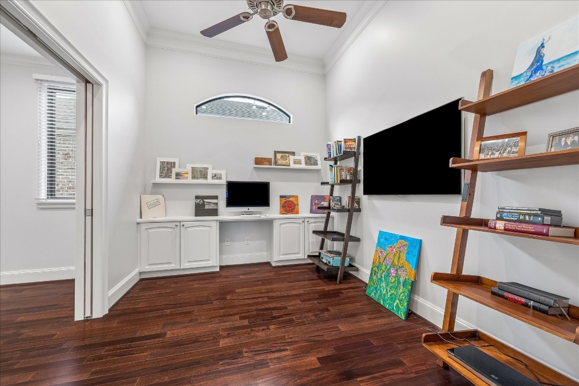 4022 Coleridge Street Houston, TX 77005 - Photo 21 of 31 Versatile upstairs flex space with built-in cabinetry, shelving, and wall-mounted television—ideal for a study, media room, 6th bedroom, or creative workspace.