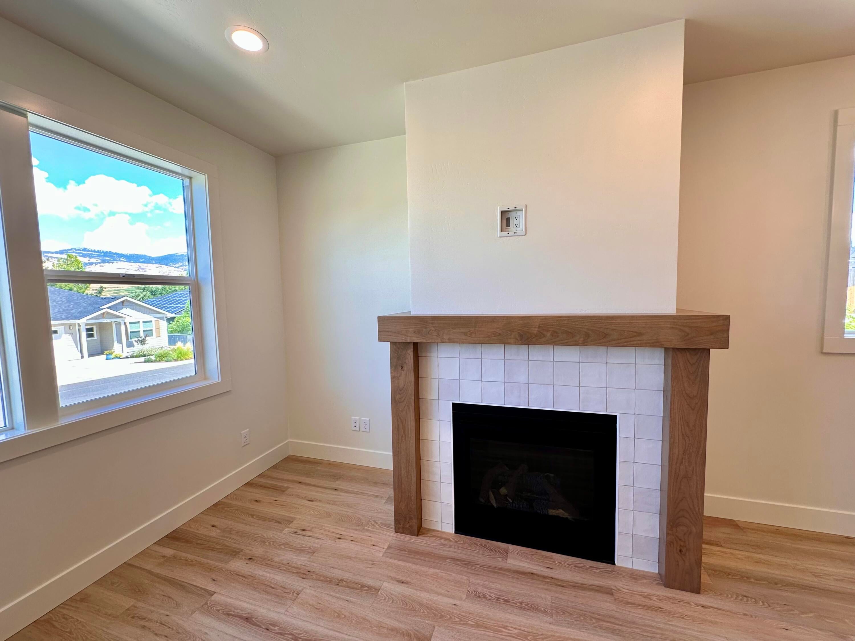 380 Randy Street Ashland, OR 97520 - Photo 5 of 43 Fireplace